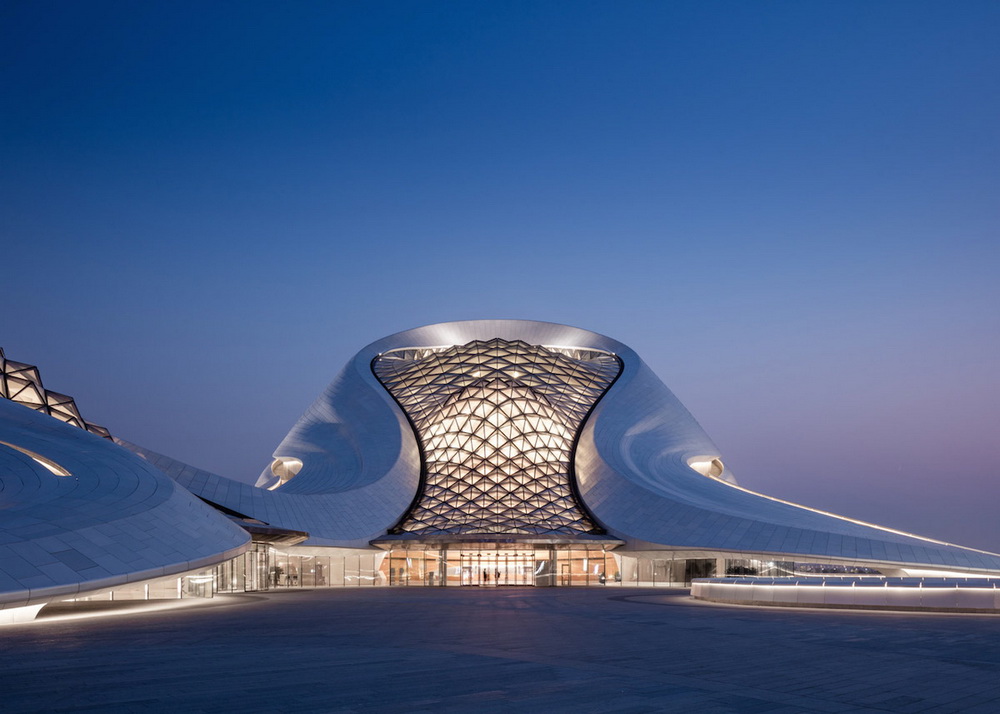 Уникальное здание оперного театра в Китае