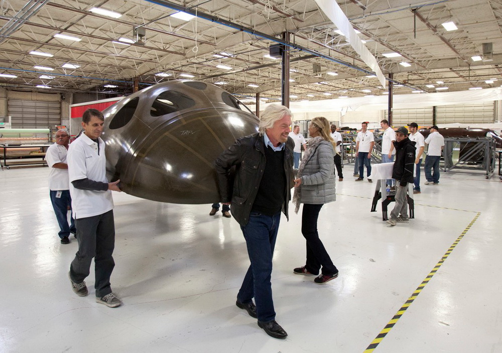 SpaceShipTwo Ричарда Брэнсона готовится к полету