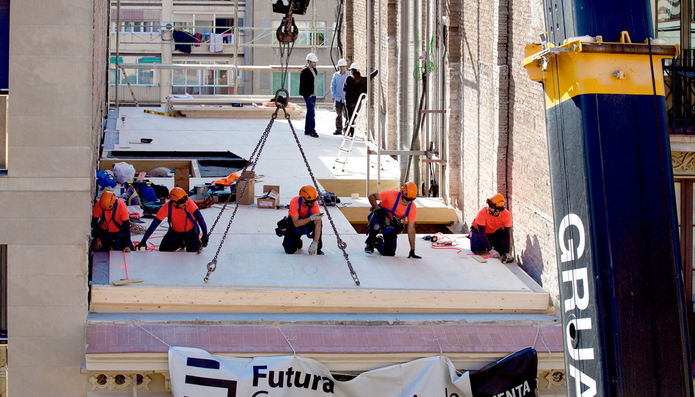 В Барселоне строят жилье на крышах существующих домов
