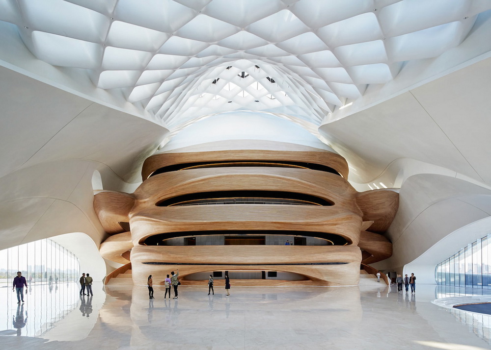 Уникальное здание оперного театра в Китае
